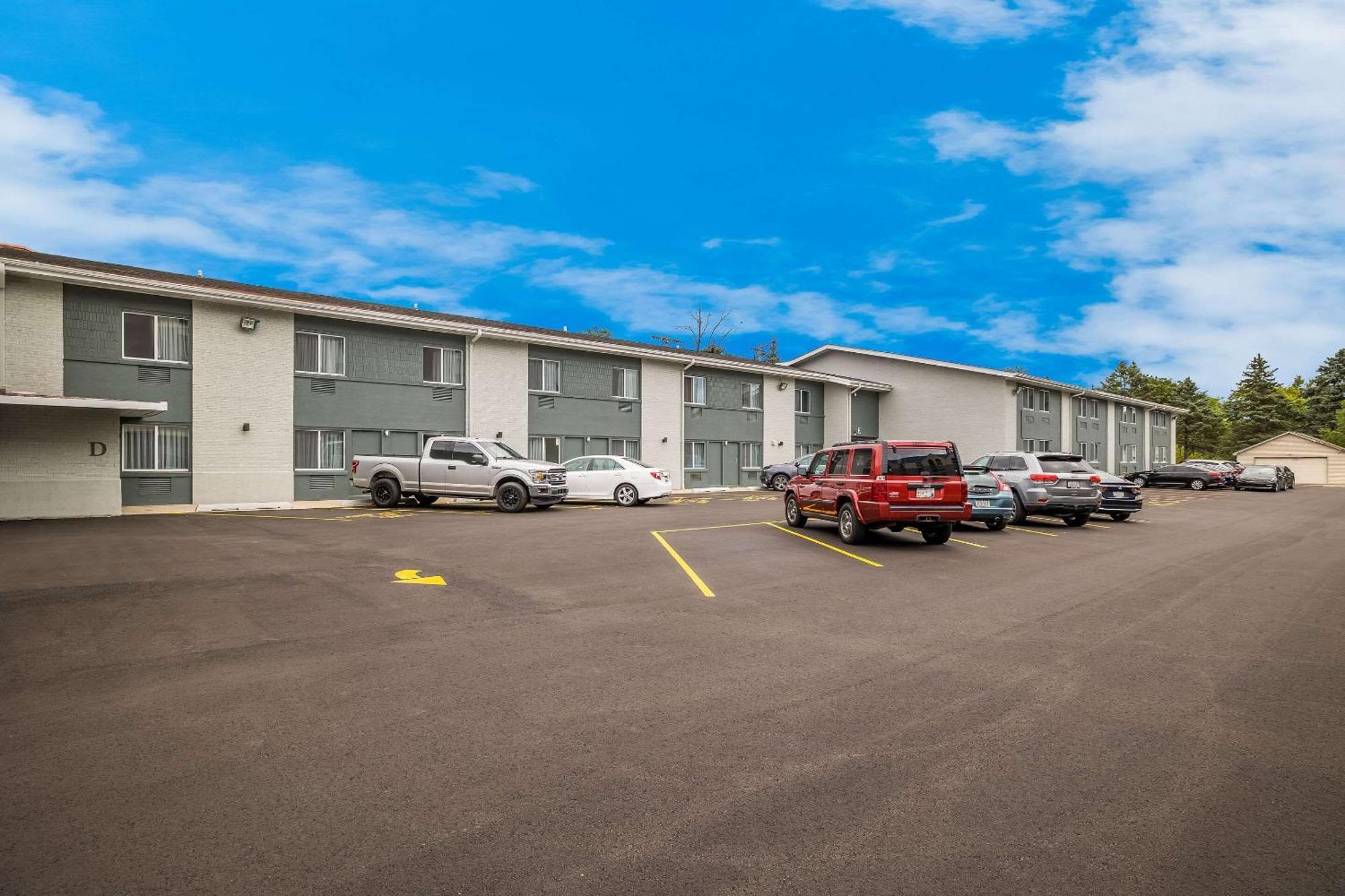 Suburban Studios Milwaukee Airport Extérieur photo