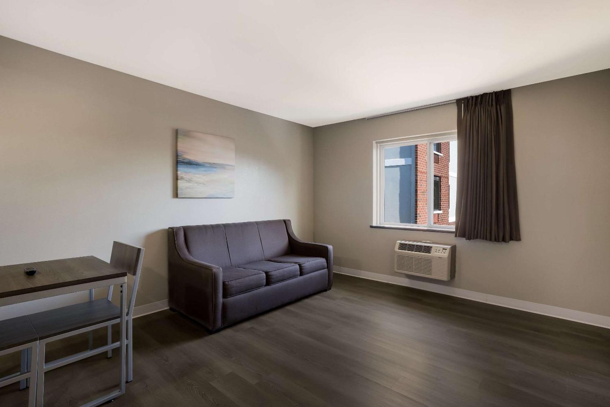 Suburban Studios Milwaukee Airport Extérieur photo