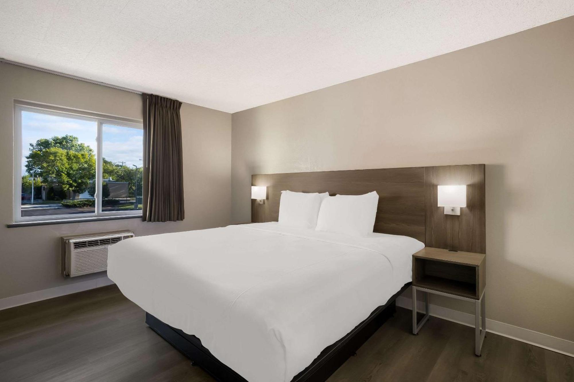 Suburban Studios Milwaukee Airport Extérieur photo