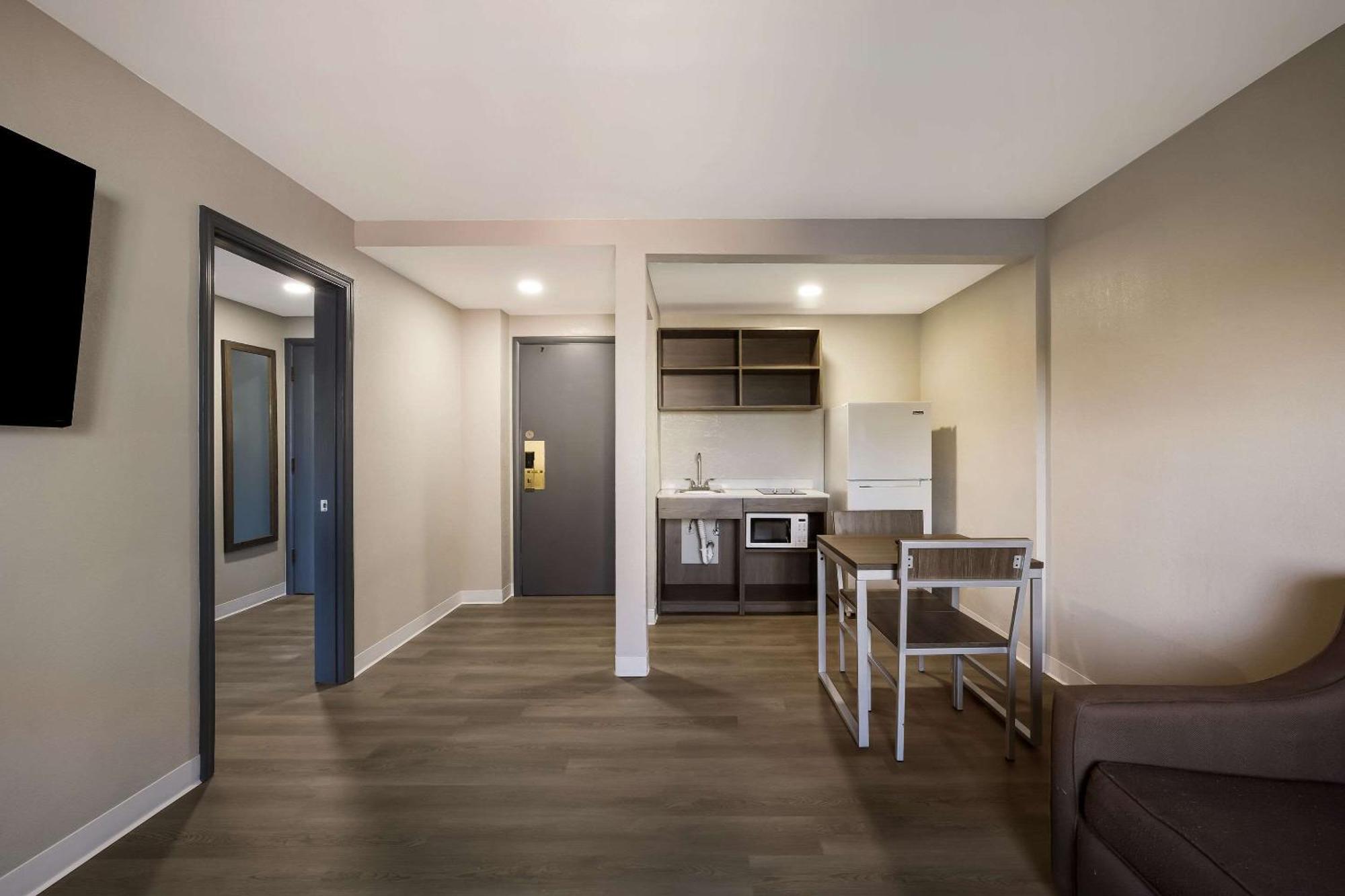 Suburban Studios Milwaukee Airport Extérieur photo