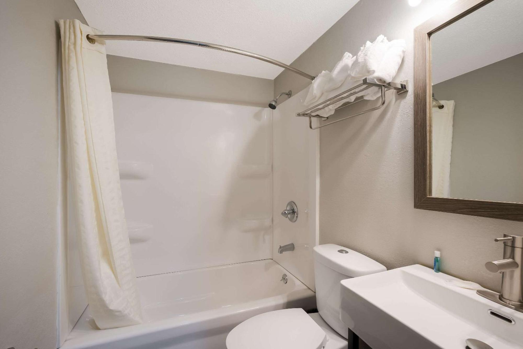 Suburban Studios Milwaukee Airport Extérieur photo