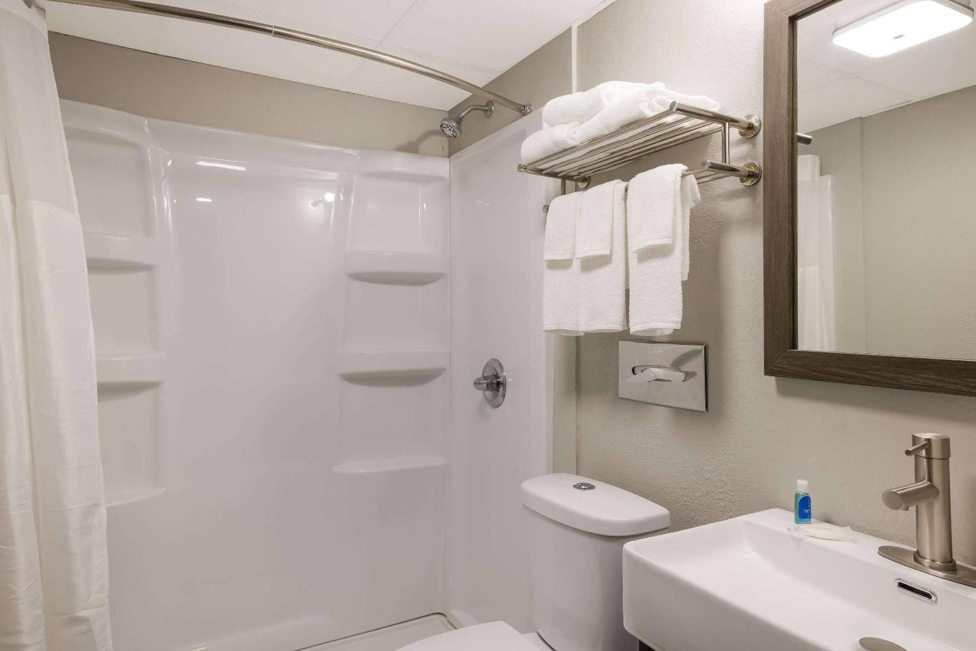 Suburban Studios Milwaukee Airport Extérieur photo