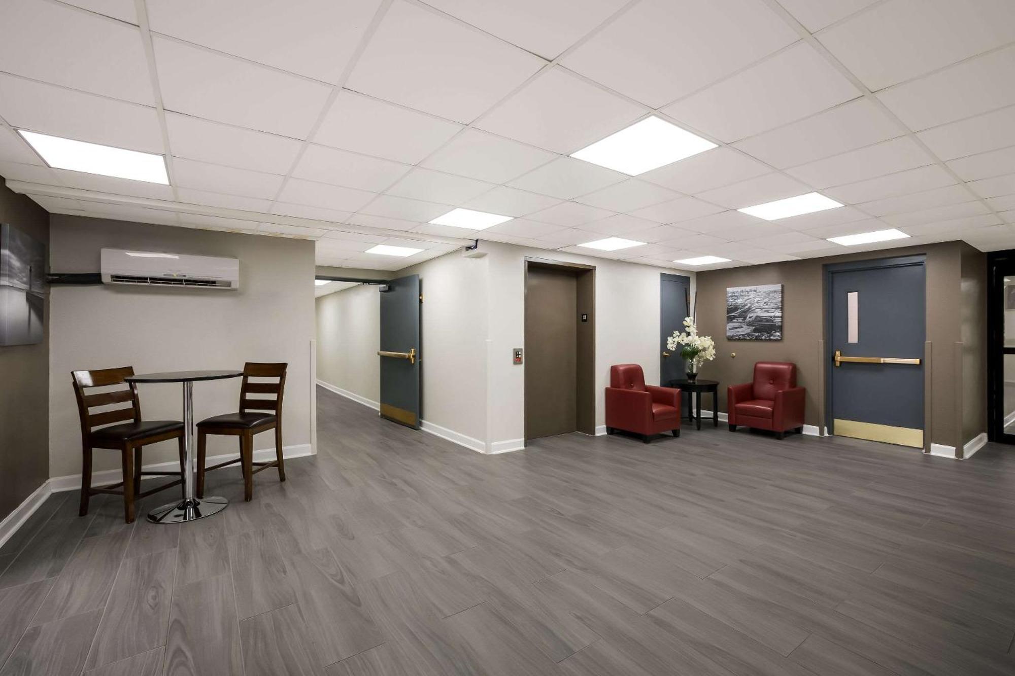 Suburban Studios Milwaukee Airport Extérieur photo